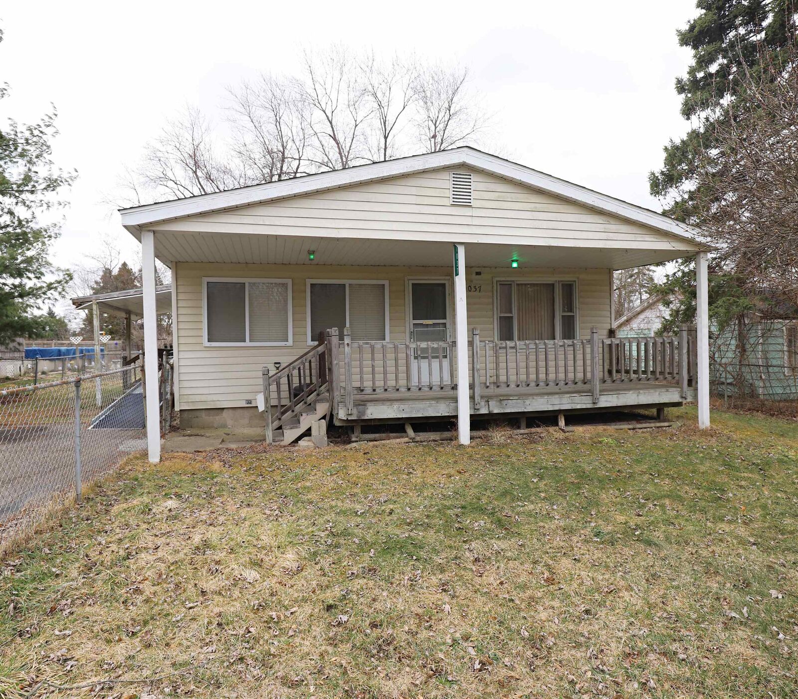 Property Photo:  1037 Pinehurst Boulevard  MI 48458