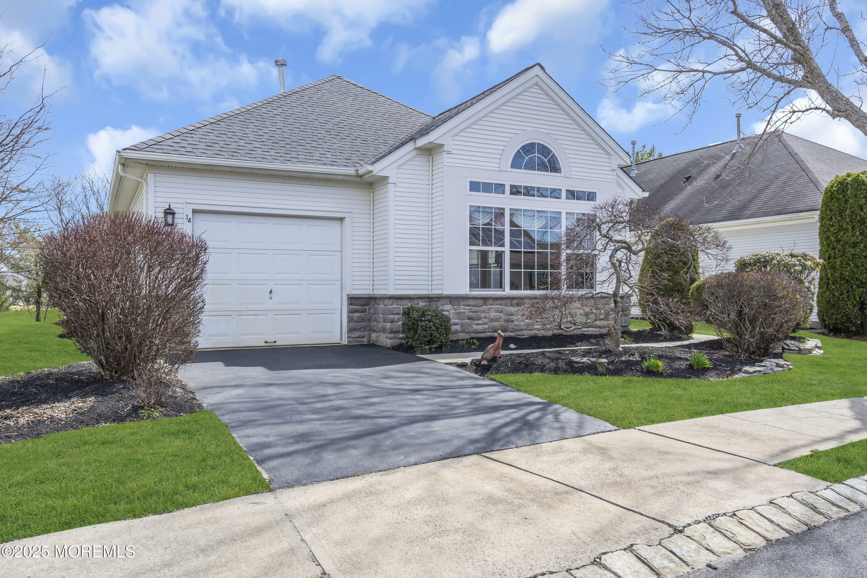 Property Photo: 14 Dunrovin Court NJ 08759