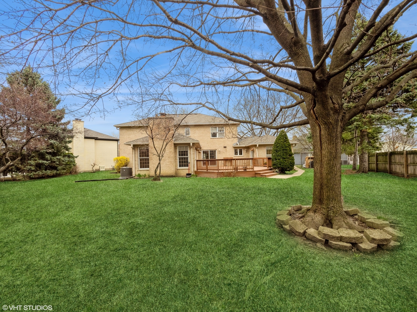 Property Photo: 201 E Brett Court IL 60005