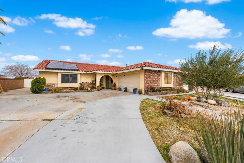 Property Photo: 1827 Louise Avenue CA 93534