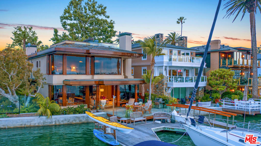 Property Photo: 13 Bay Island CA 92661