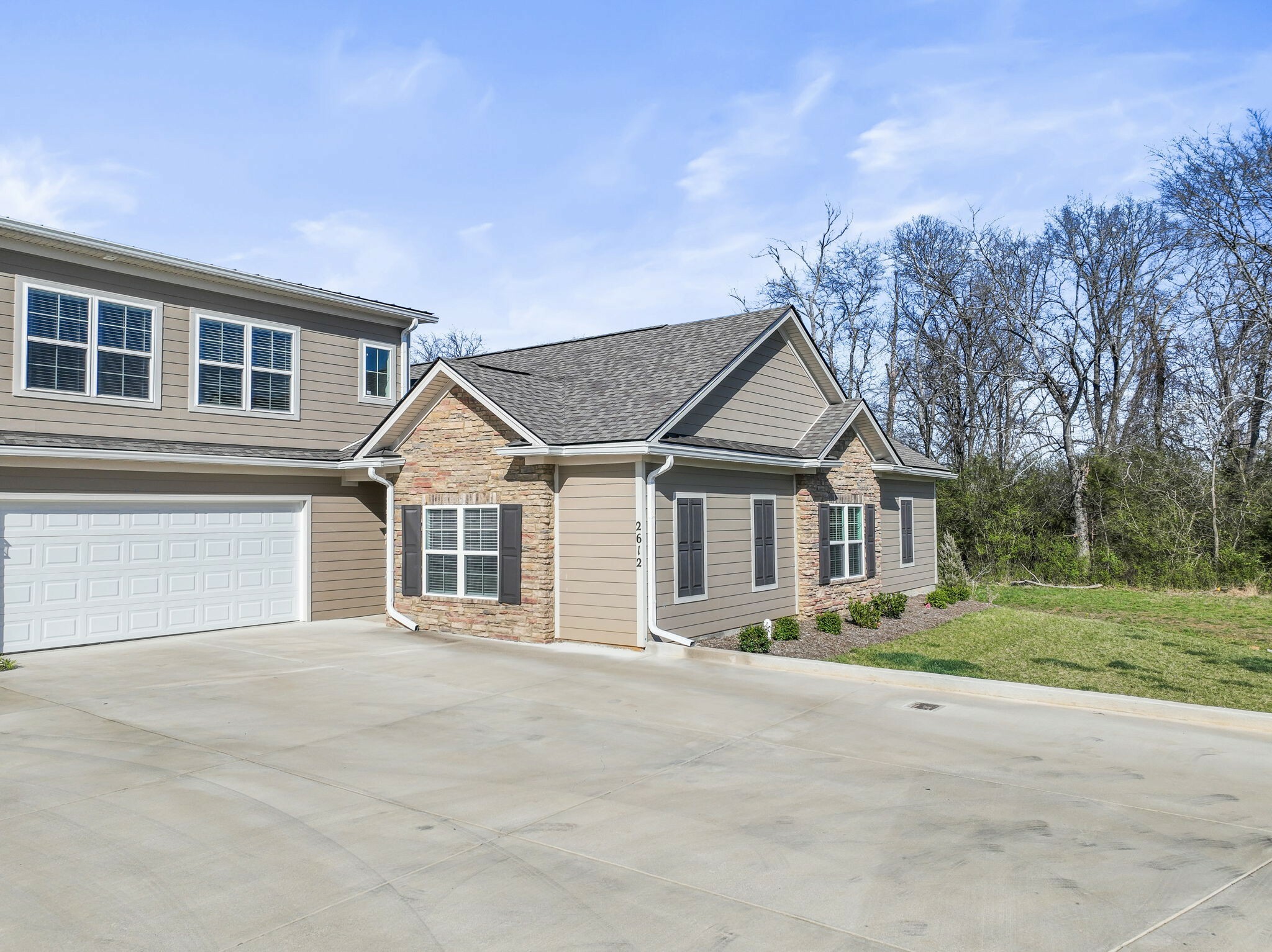 Property Photo: 2612 Stonecenter Ln TN 37128