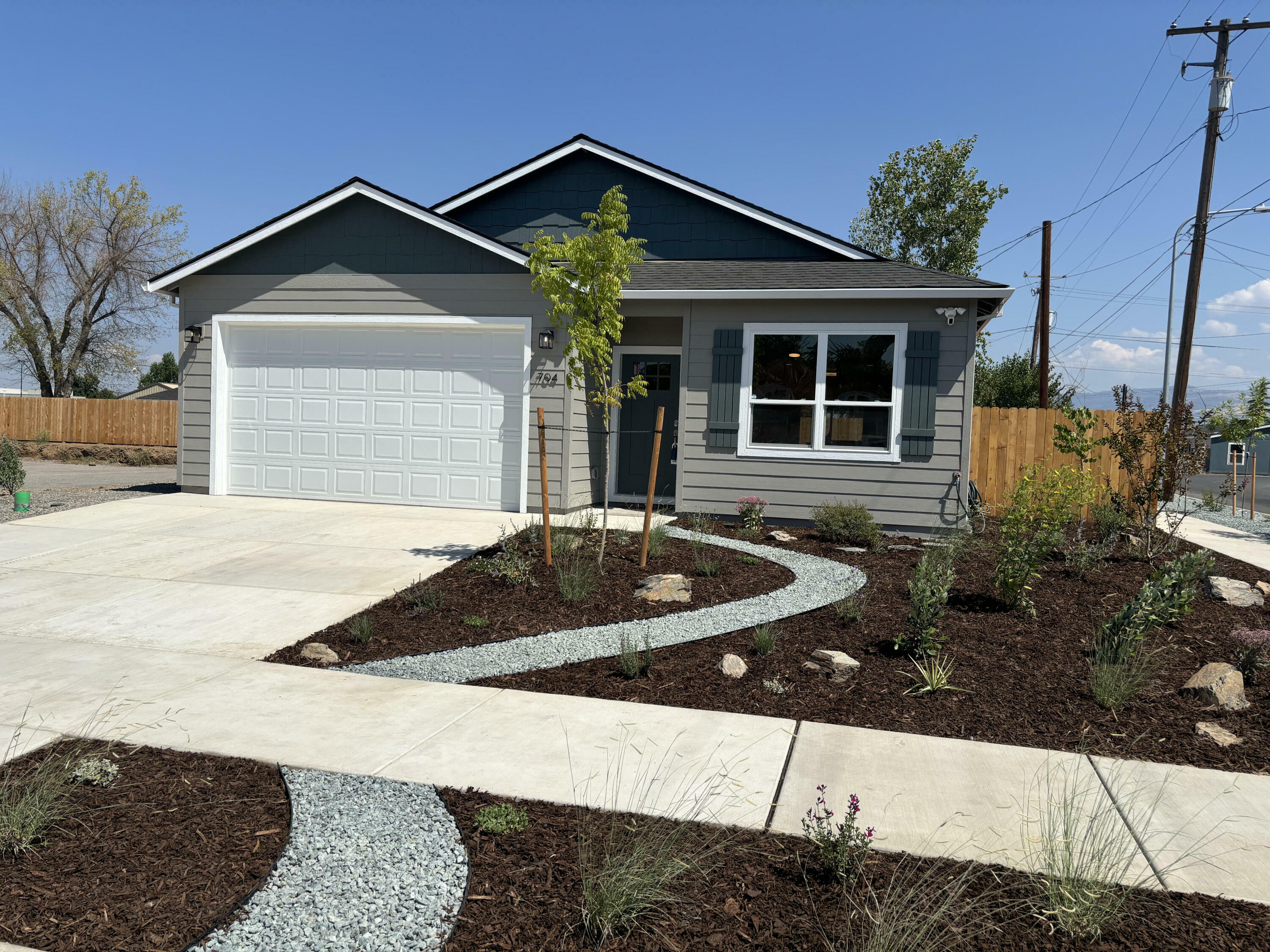 Property Photo: 747 Dahl Place #8 OR 97501