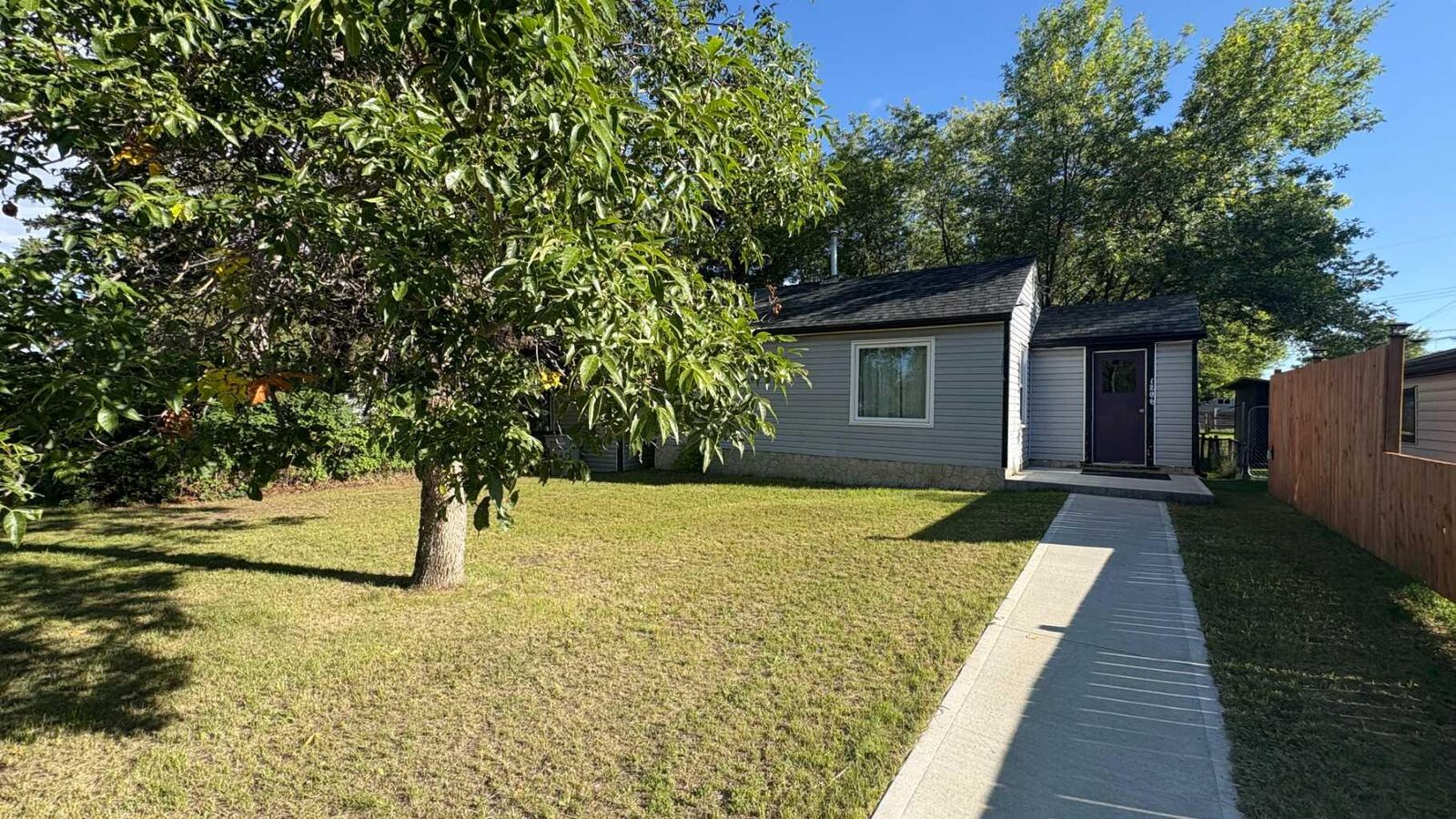 Property Photo: 1206 6 Avenue AB T9W 1G2