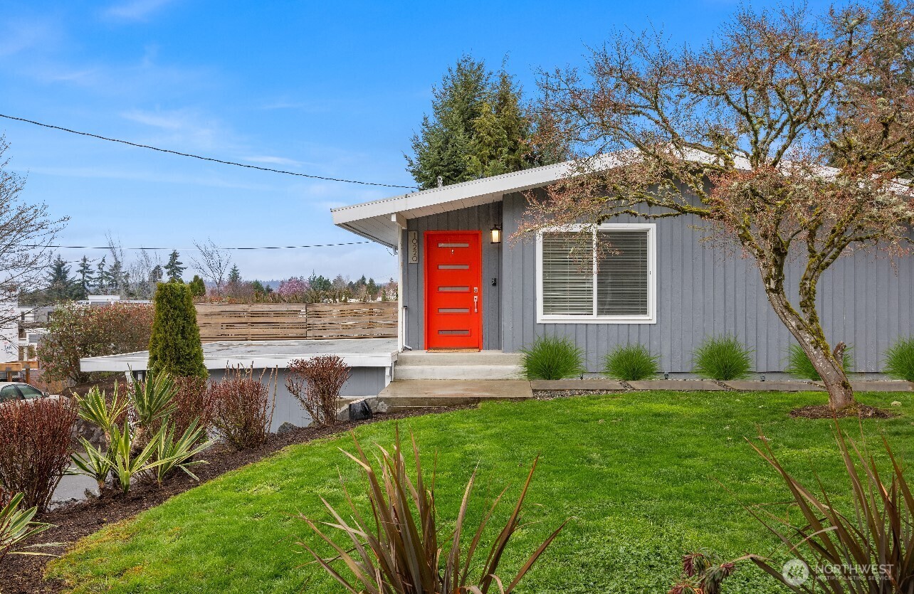 Property Photo: 10220 NE 58th Street WA 98033