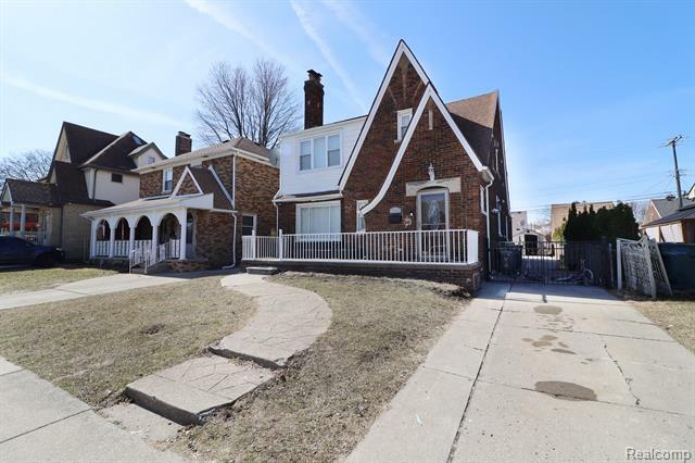 Property Photo: 7625 E Morrow Circle MI 48126