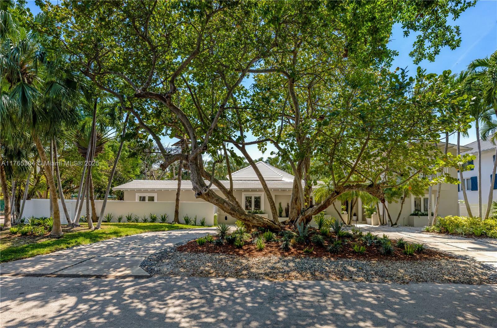 Property Photo: 200 W McIntyre St FL 33149