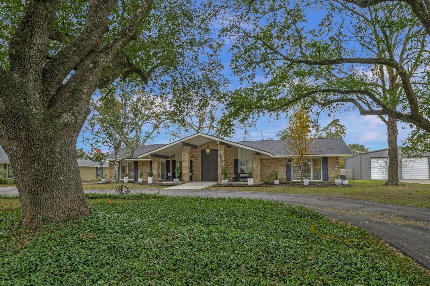 Property Photo: 5855 Gladys Avenue TX 77706