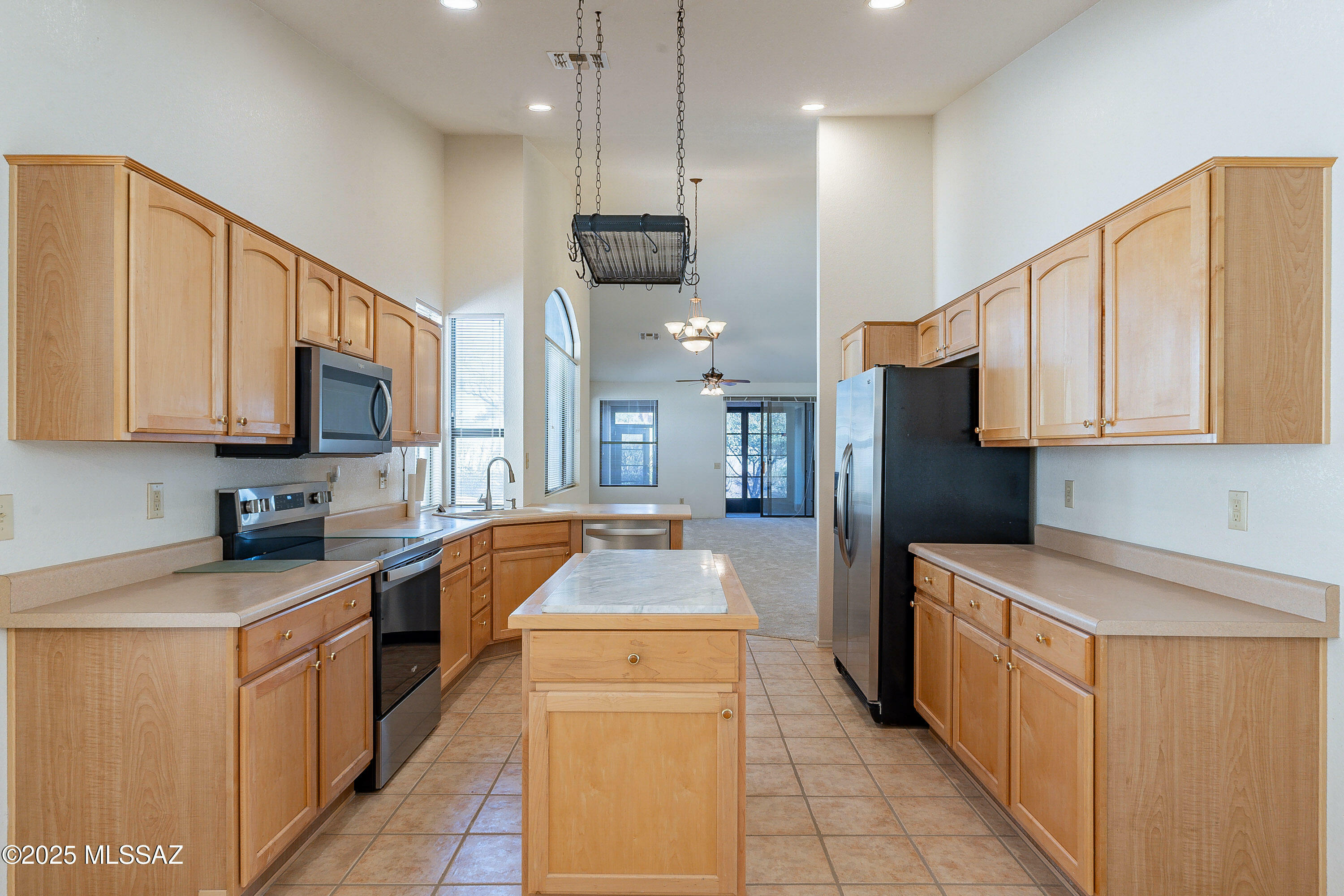 Property Photo: 63752 E Holiday Drive AZ 85739