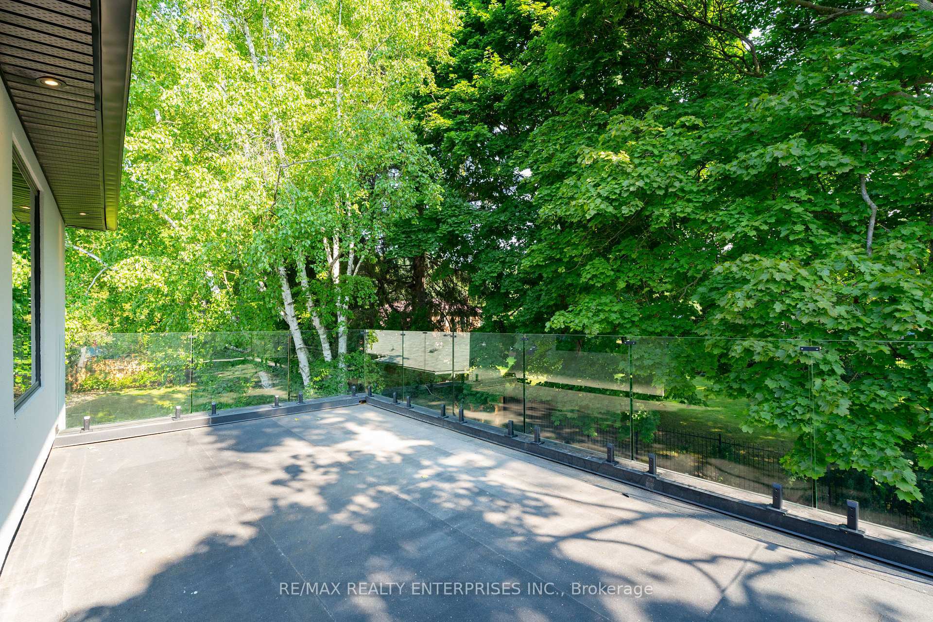 Property Photo: 718 Balboa Drive ON L5H 2V6