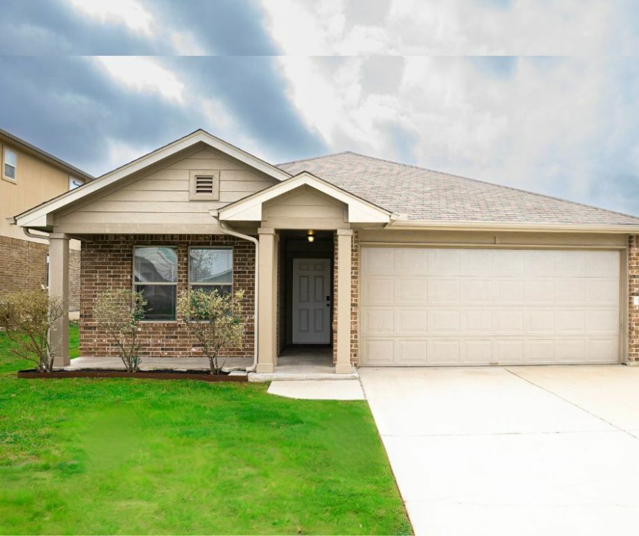 Property Photo: 110 Kingfisher Lane TX 78640