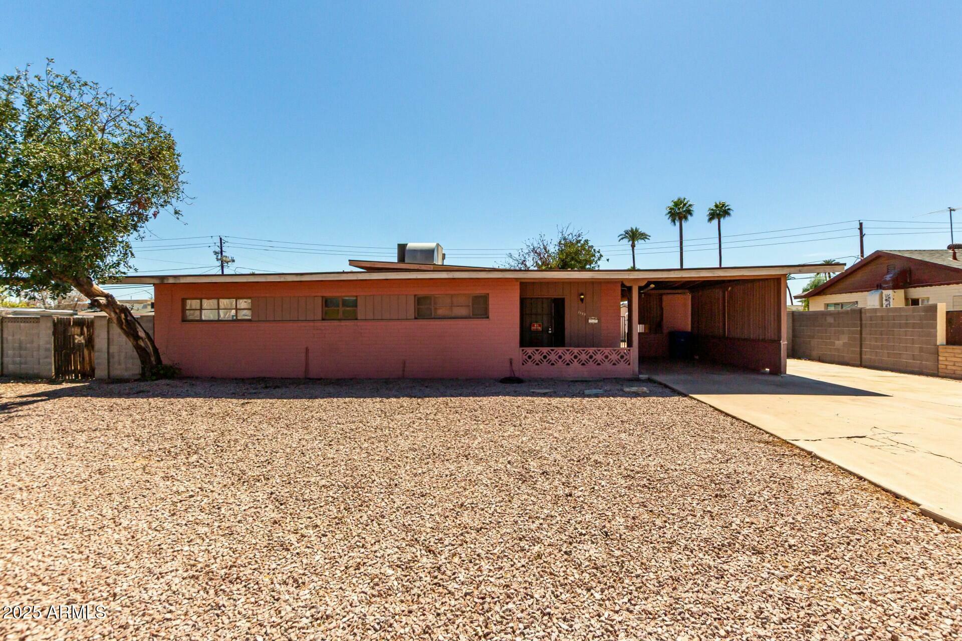 Property Photo: 1533 W Pepper Place AZ 85201