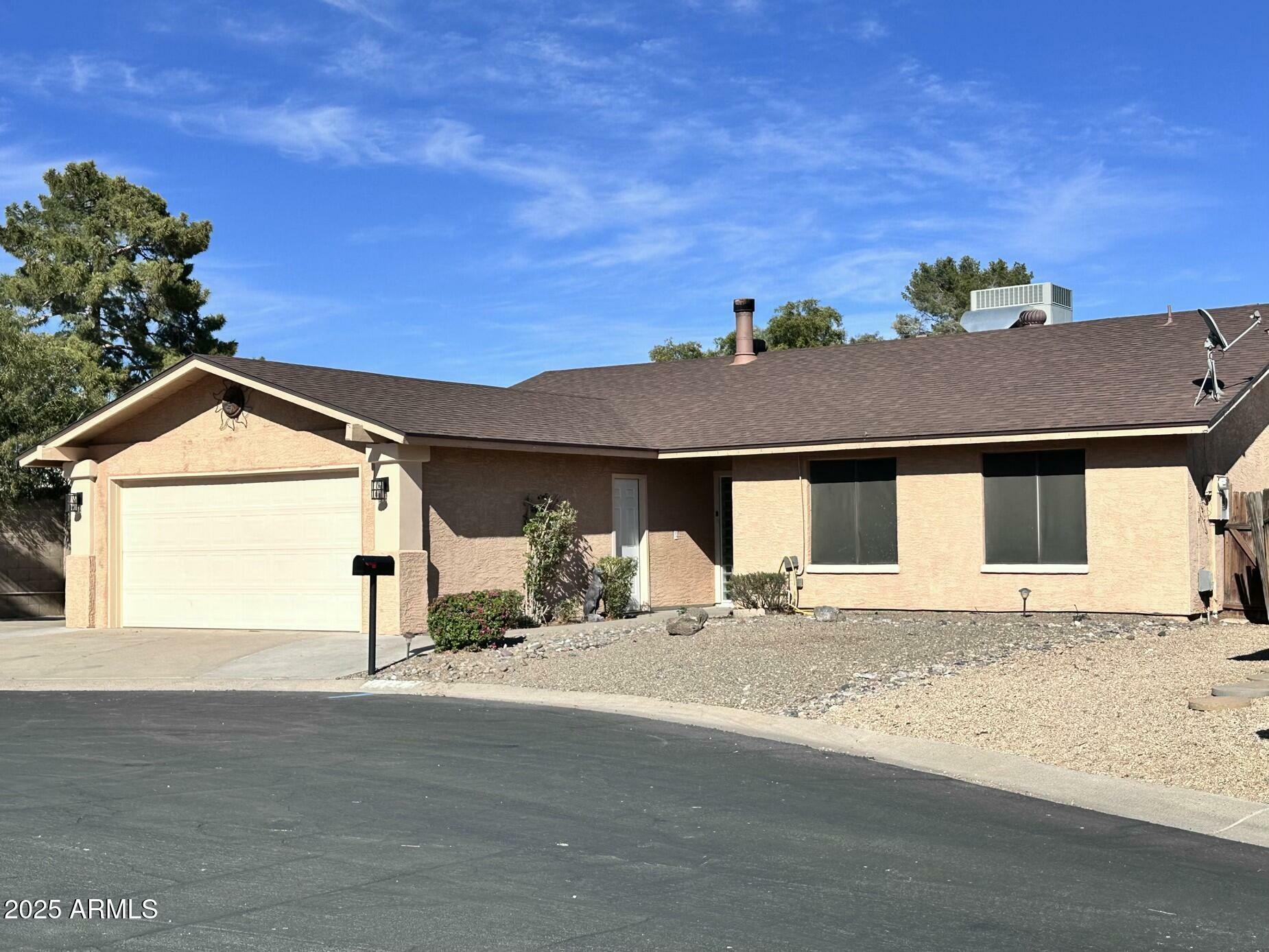 Property Photo: 10223 N 40th Avenue AZ 85051
