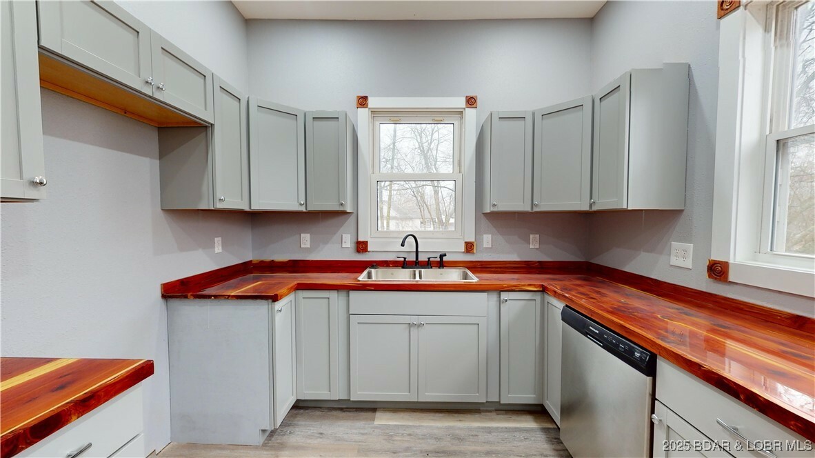 Property Photo: 607 E Benton Street MO 65360