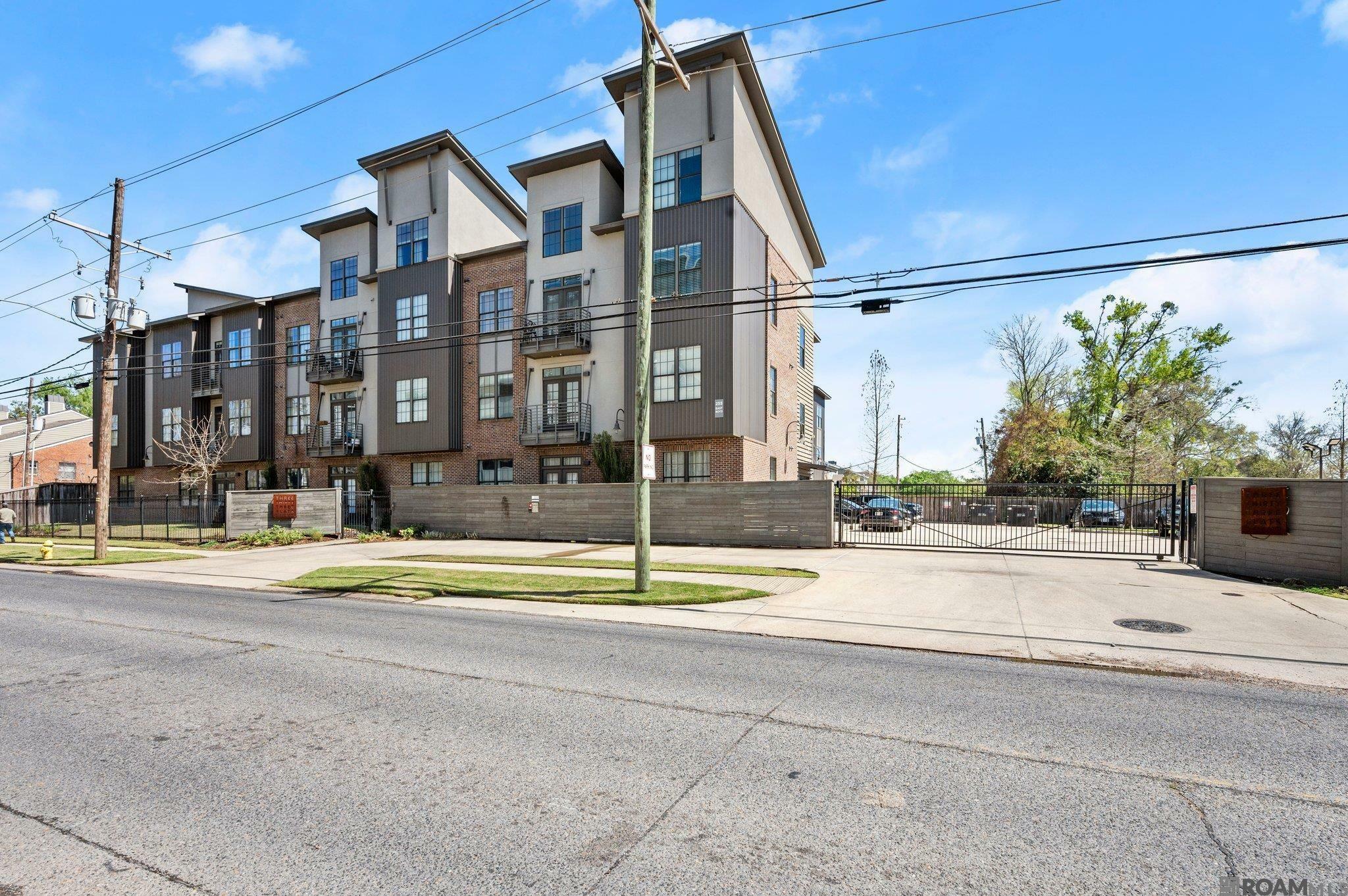 Property Photo: 255 E Boyd Dr #202 LA 70808