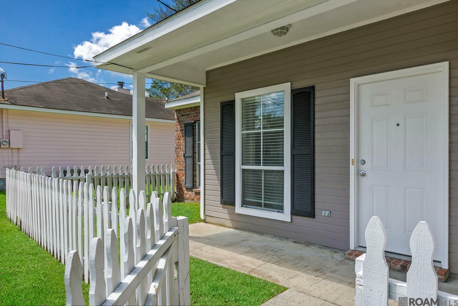 Property Photo: 7010 Barremore Dr LA 70817