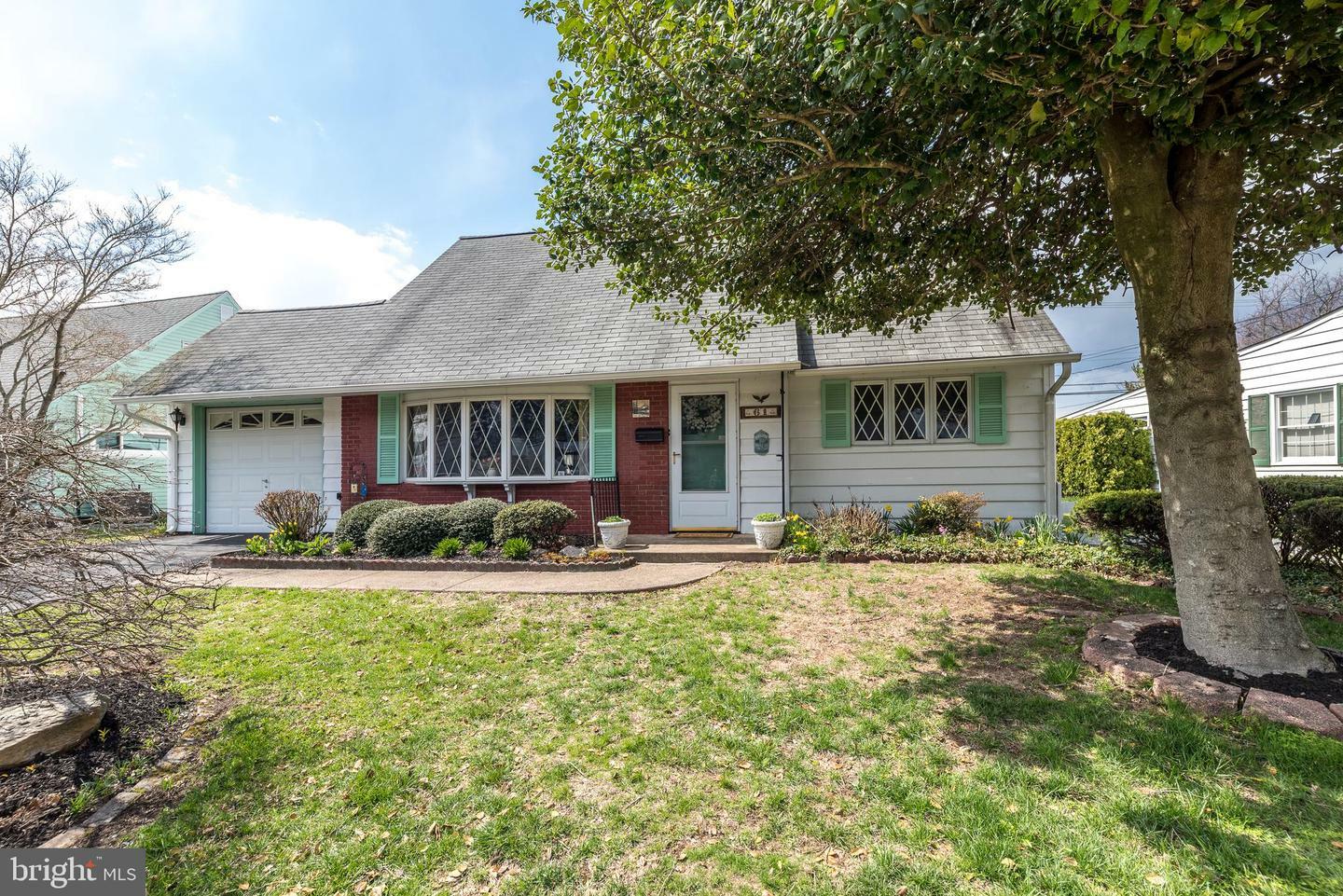 Property Photo: 61 Kenwood Drive N PA 19055