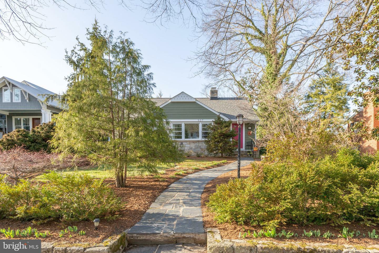 Property Photo: 907 Cornell Street VA 22401