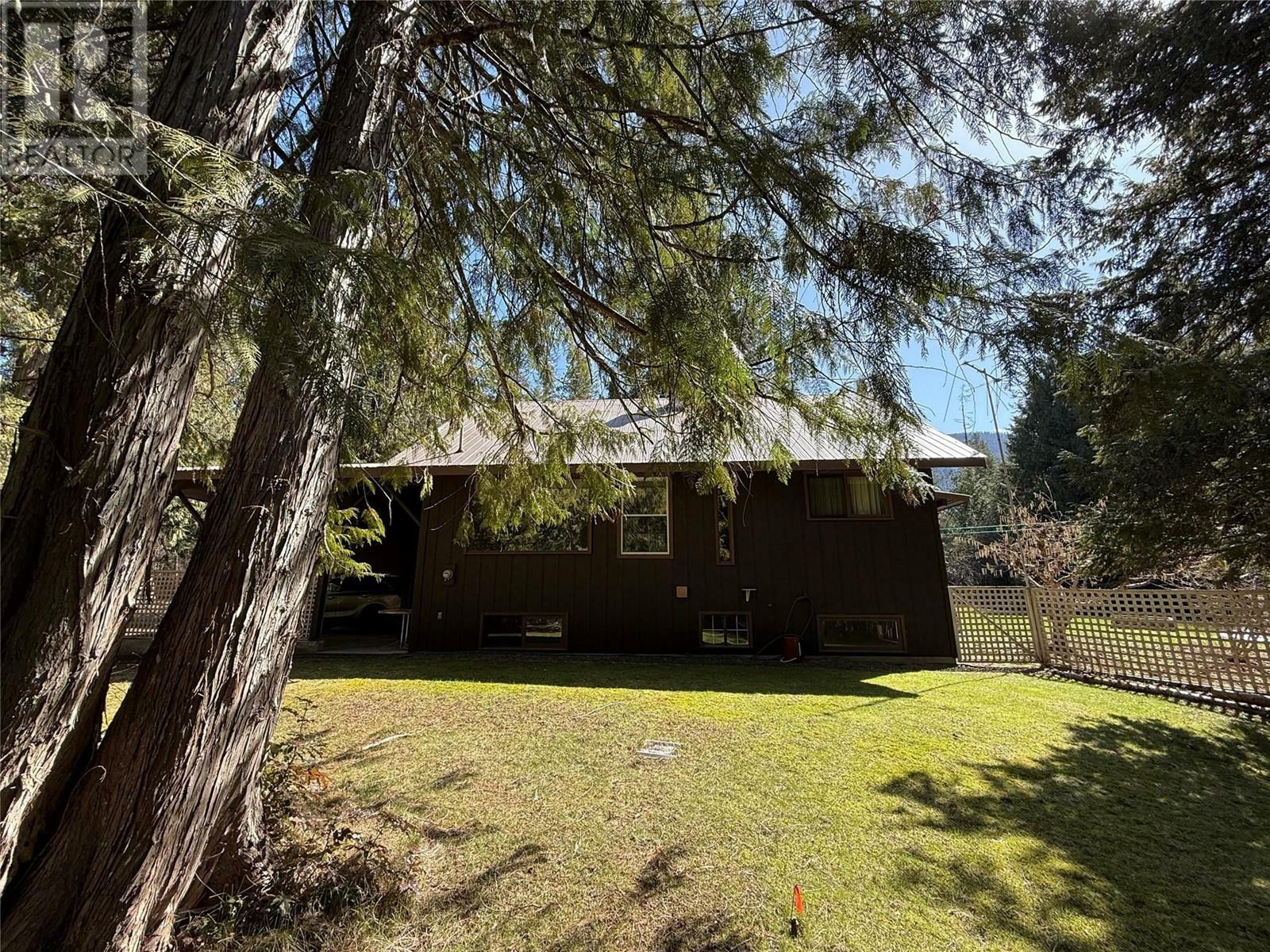 Photo de la propriété: 5640 Rays Road BC V0G 2J0