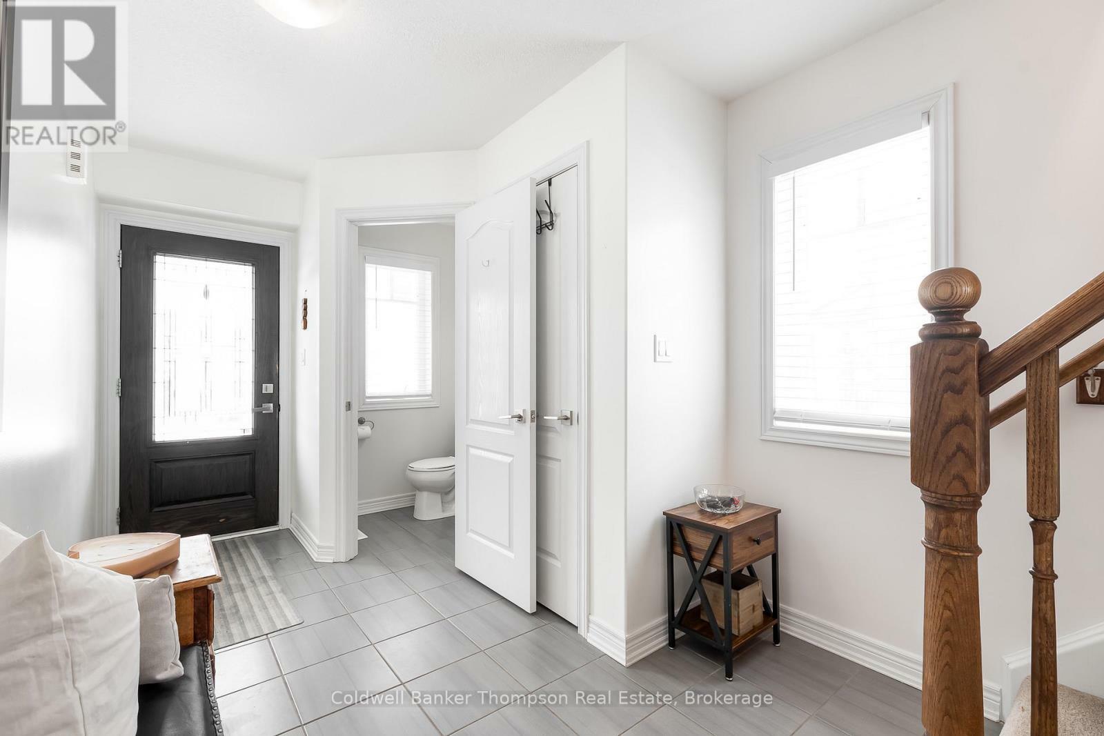 Photo de la propriété: 8 Spalding Crescent ON P1H 1C9