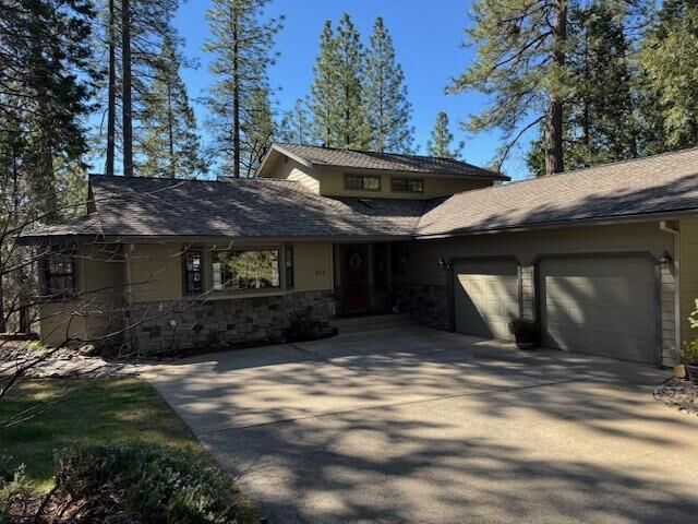 Property Photo: 598 Larkspur Court CA 95247