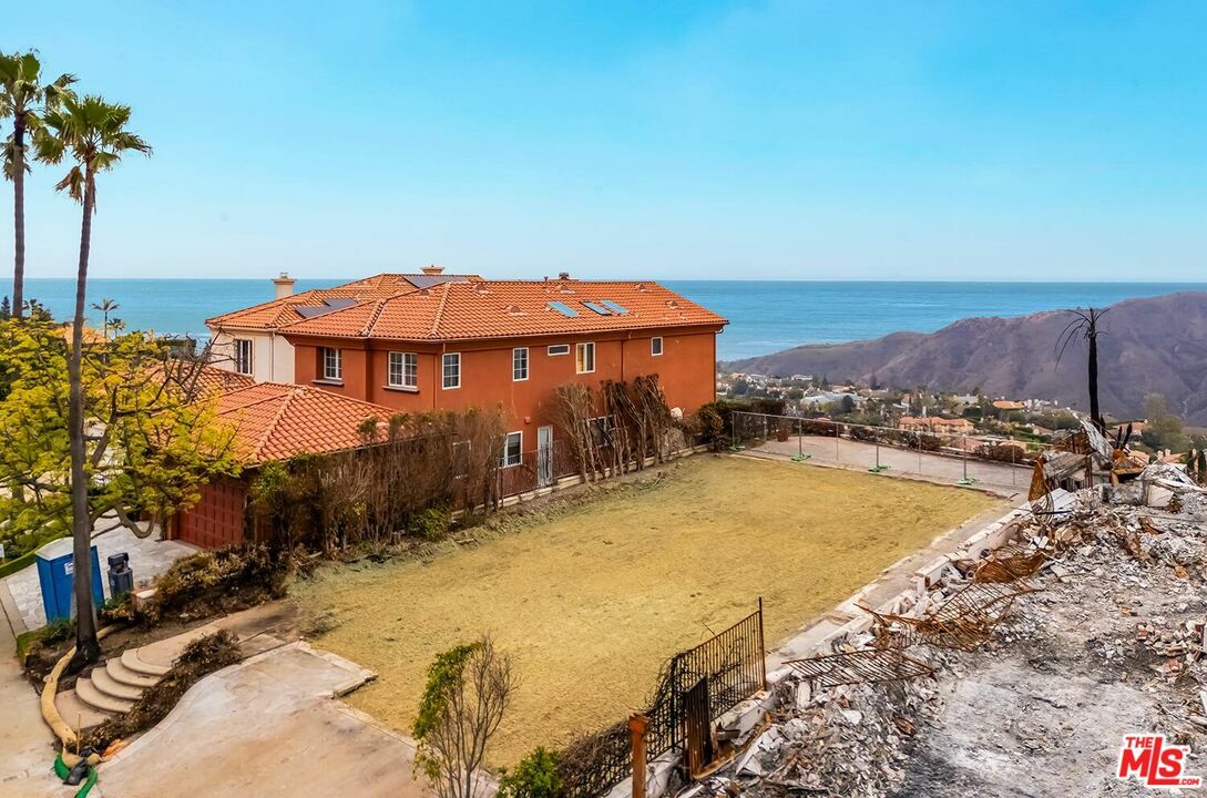 Property Photo: 1648 Chastain Pkwy CA 90272