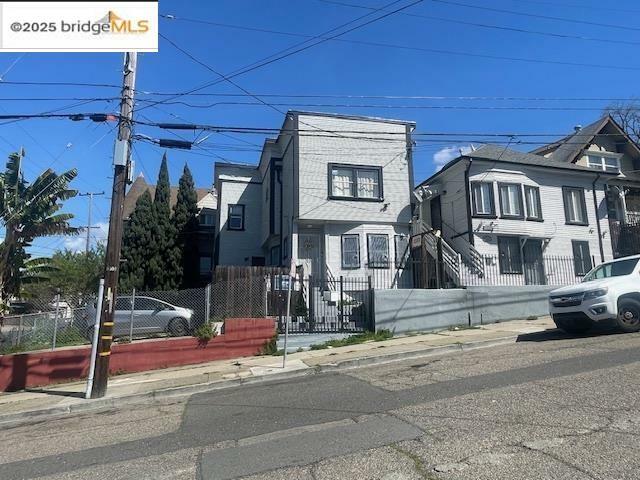 Property Photo: 2304 E 22nd St CA 94601