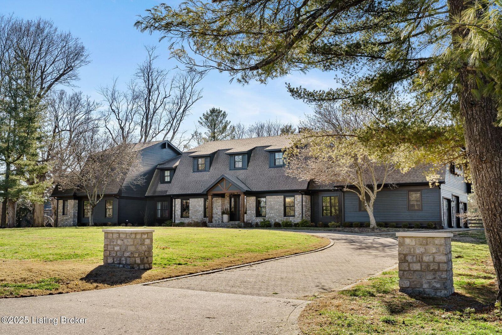 Property Photo:  2704 Little Hills Ln  KY 40223 