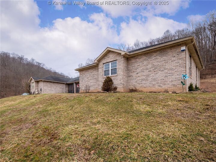 Property Photo: 634 Hitch N Go Lane WV 25071