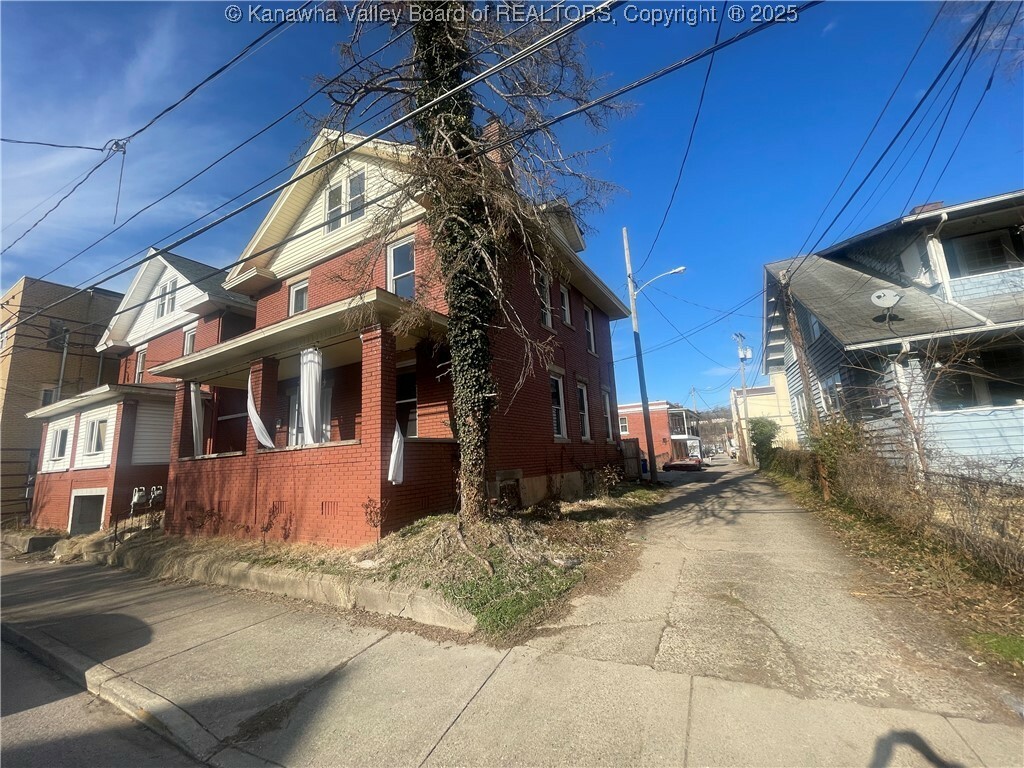 Property Photo: 1406 Lee Street E WV 25301