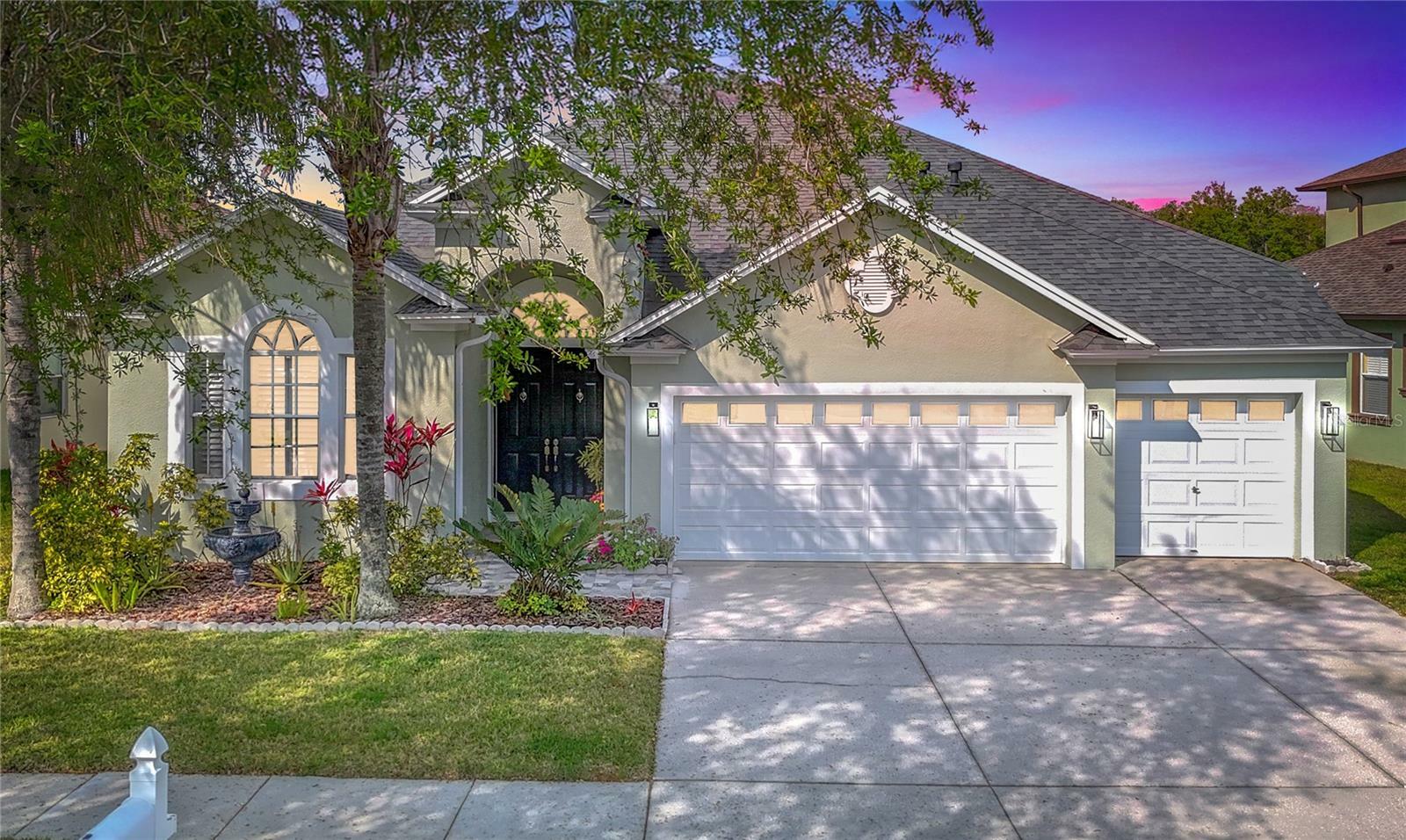 Property Photo: 2327 Shirecrest Cove Way FL 33558