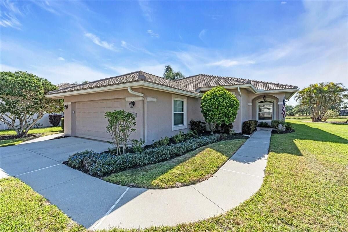 Property Photo: 7116 Drewrys Bluff FL 34203