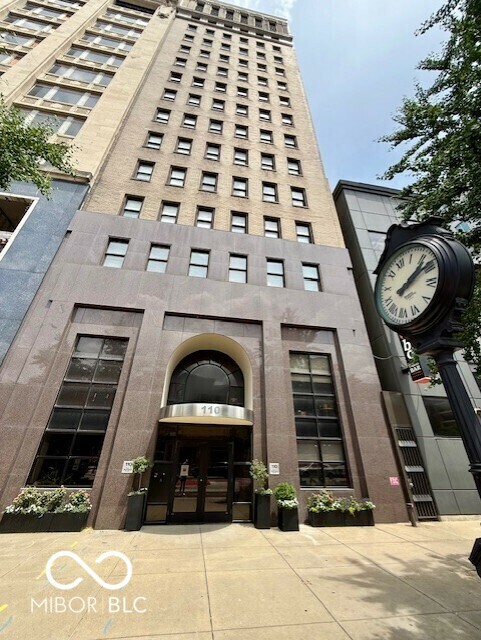 Property Photo: 110 E Washington Street 802 IN 46204