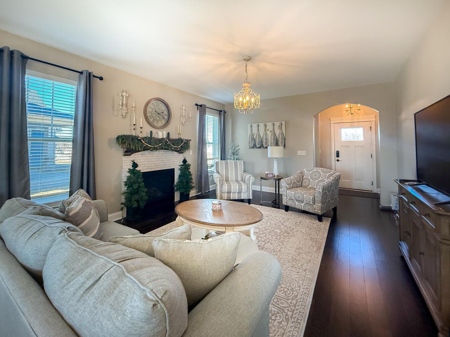Property Photo: 2313 Coventry Circle IL 60178