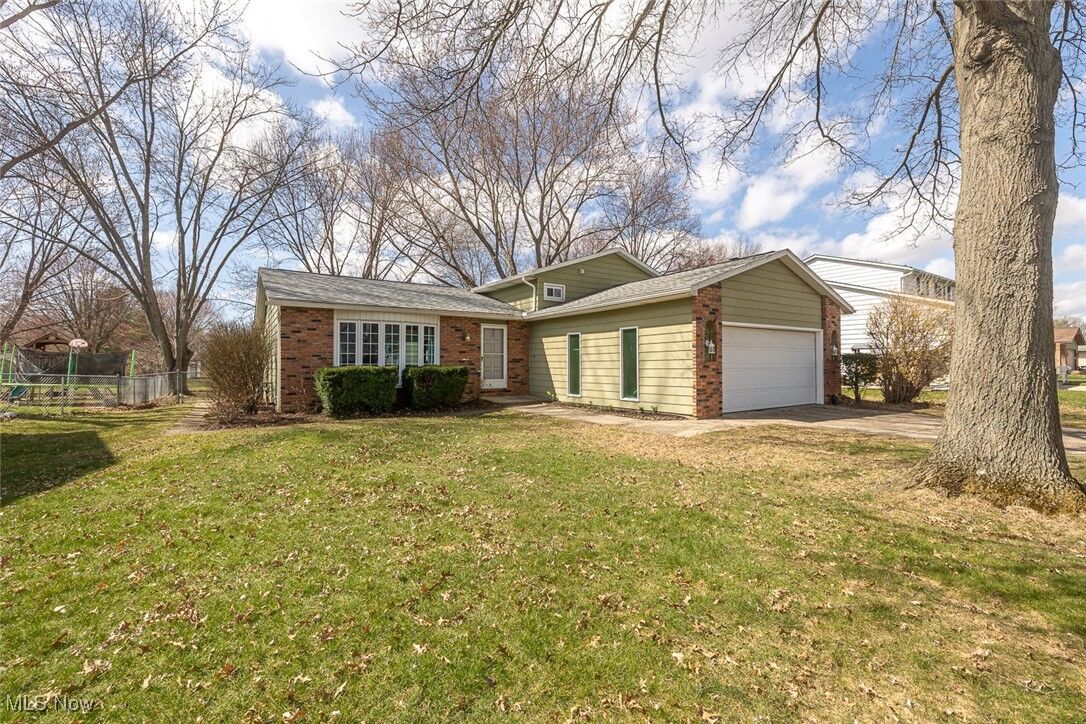 Property Photo:  8416 Lorraine Drive  OH 44149 