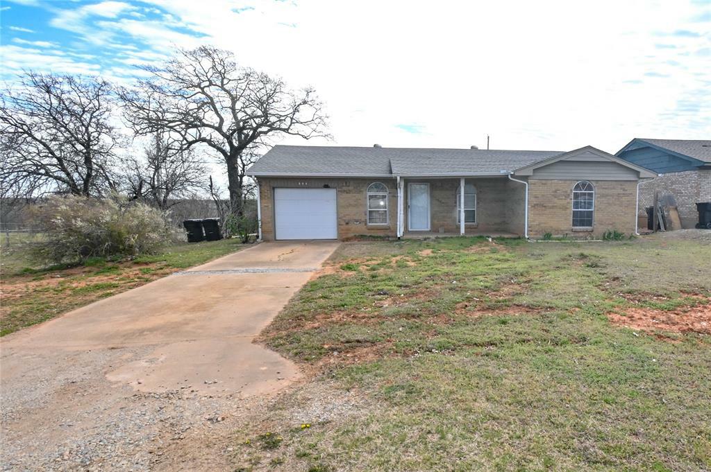 Property Photo: 804 S Dogwood Street OK 73054