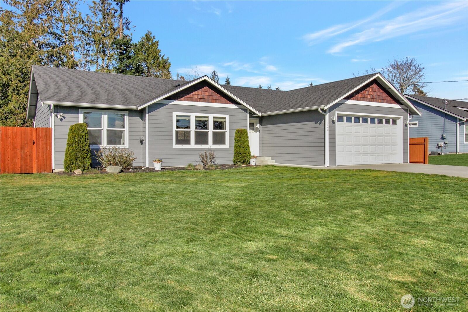Property Photo: 848 Saratoga Way WA 98282