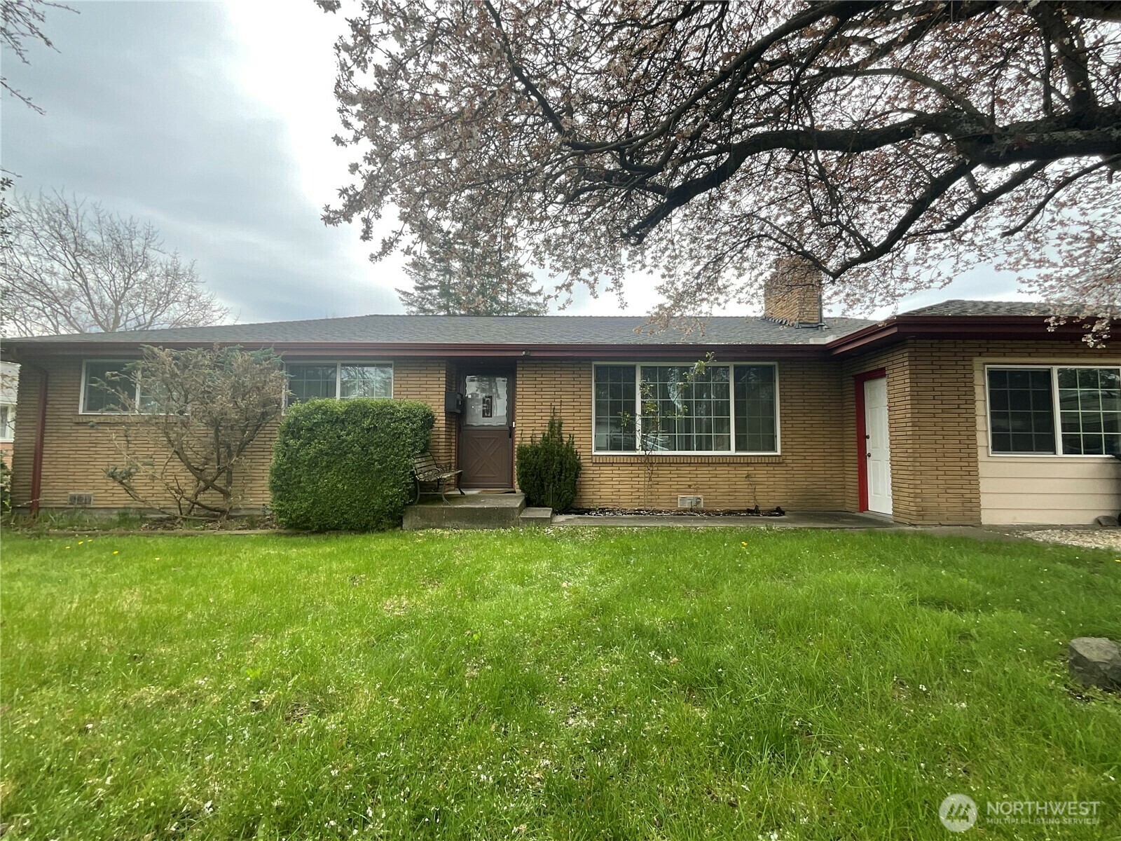 Property Photo:  545 SE O'Leary Street  WA 98277 