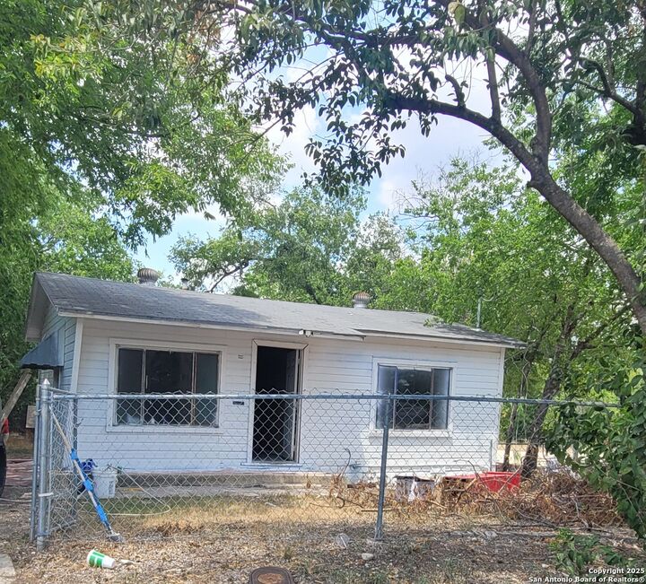 1318 Onslow  San Antonio TX 78202 photo