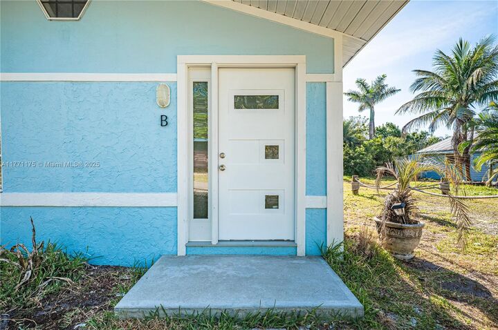 Property Photo:  4504 Oakley St B  FL 33980 