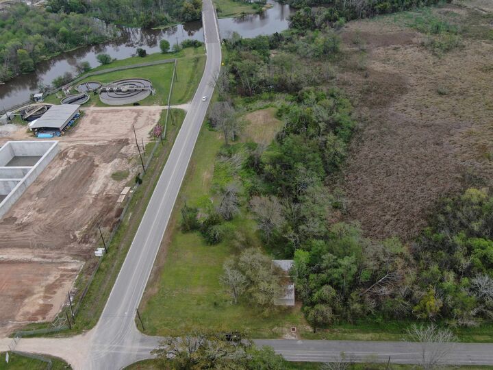 Property Photo: 1621 Western Ave TX 77630