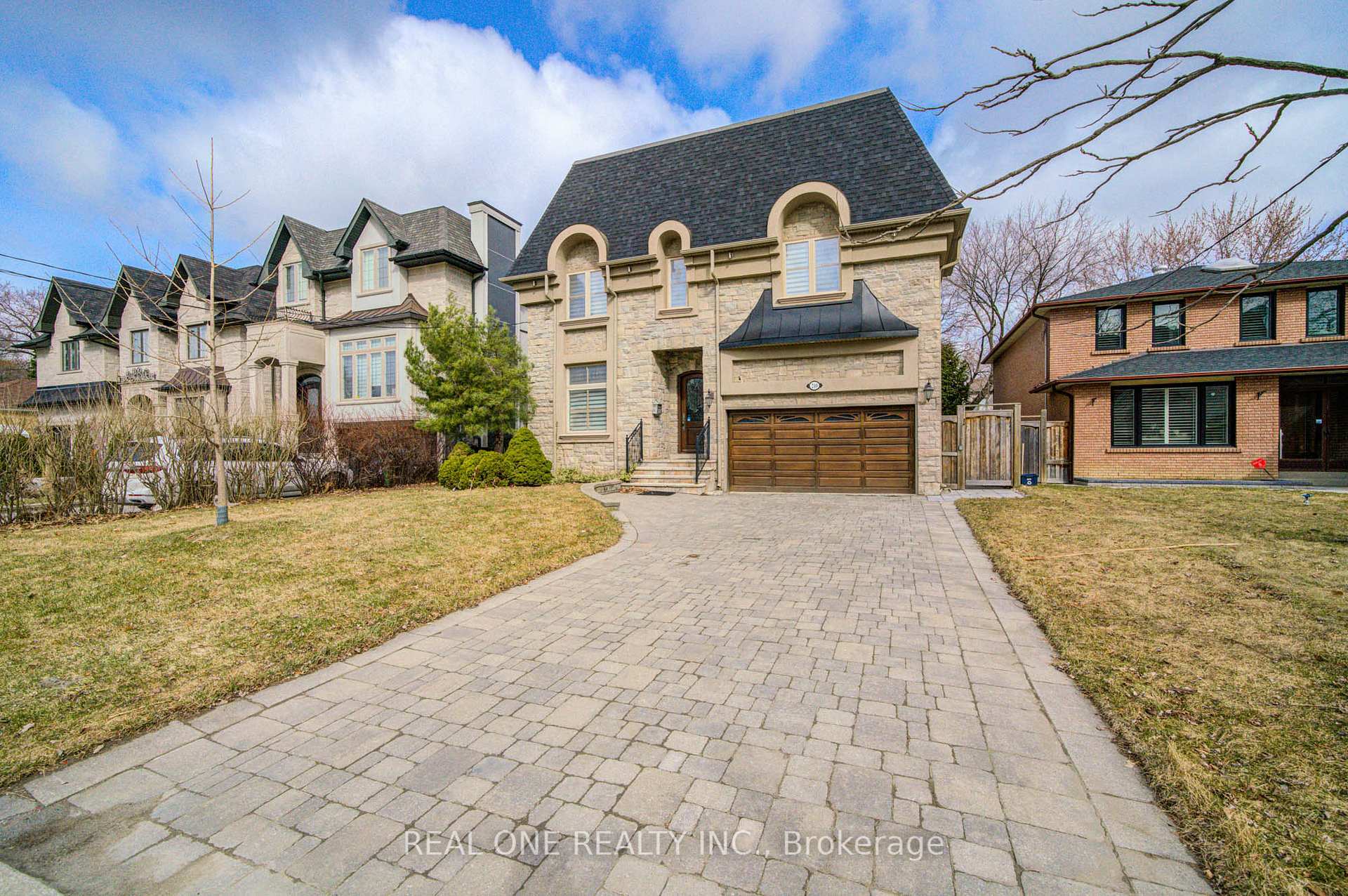 Property Photo: 210 Maplehurst Avenue ON M2N 3C2