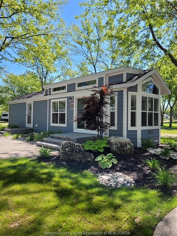 981 County Rd 2 527  Lakeshore ON N8L 1B4 photo