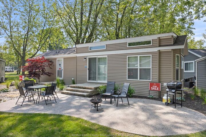 Photo de la propriété: 981 County Rd 2 529 ON N8L 1B4