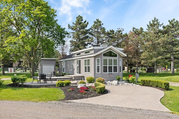 981 County Rd 2 224  Lakeshore ON N8L 1B4 photo