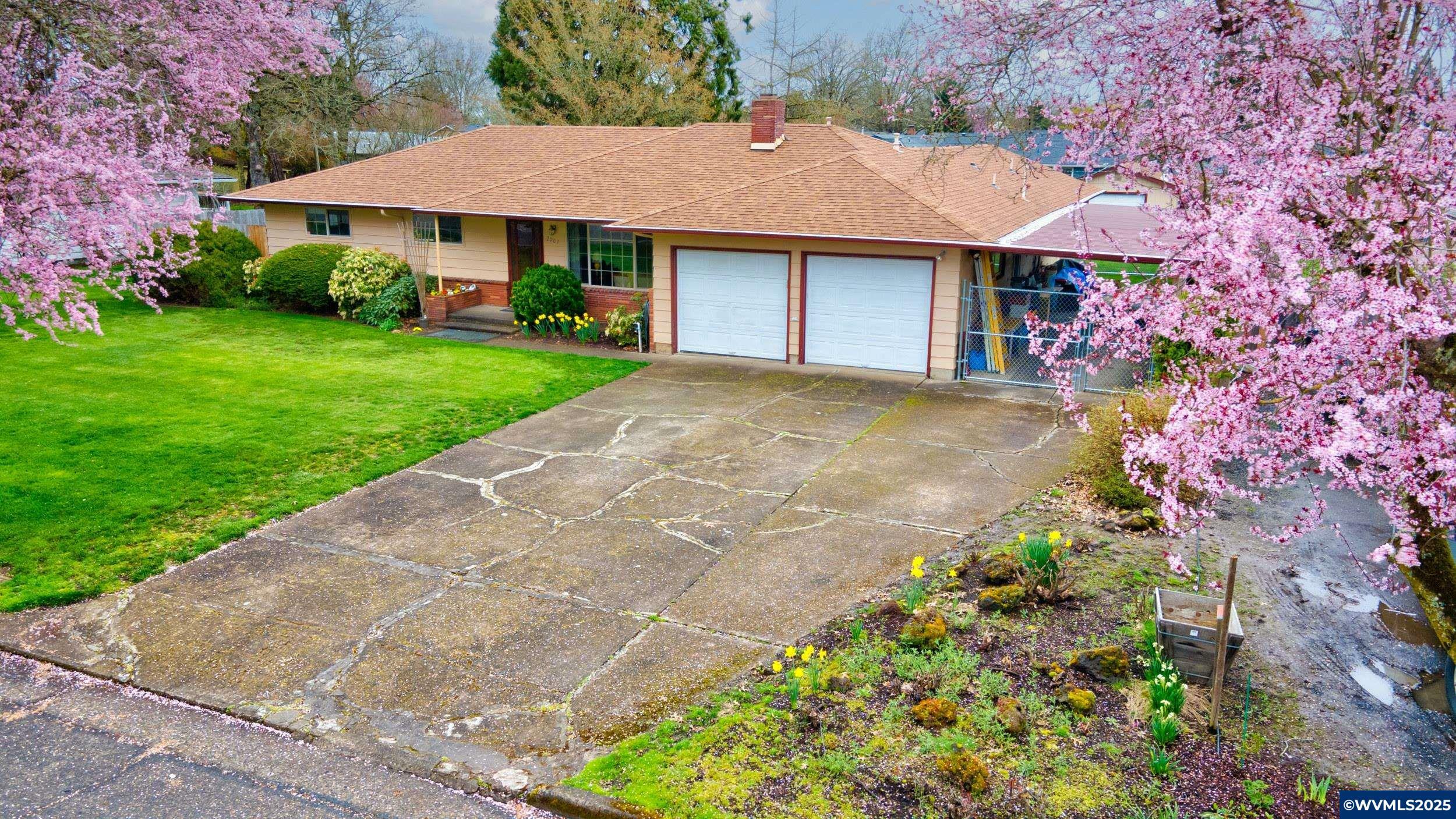Property Photo: 2907 Columbus St SE OR 97322