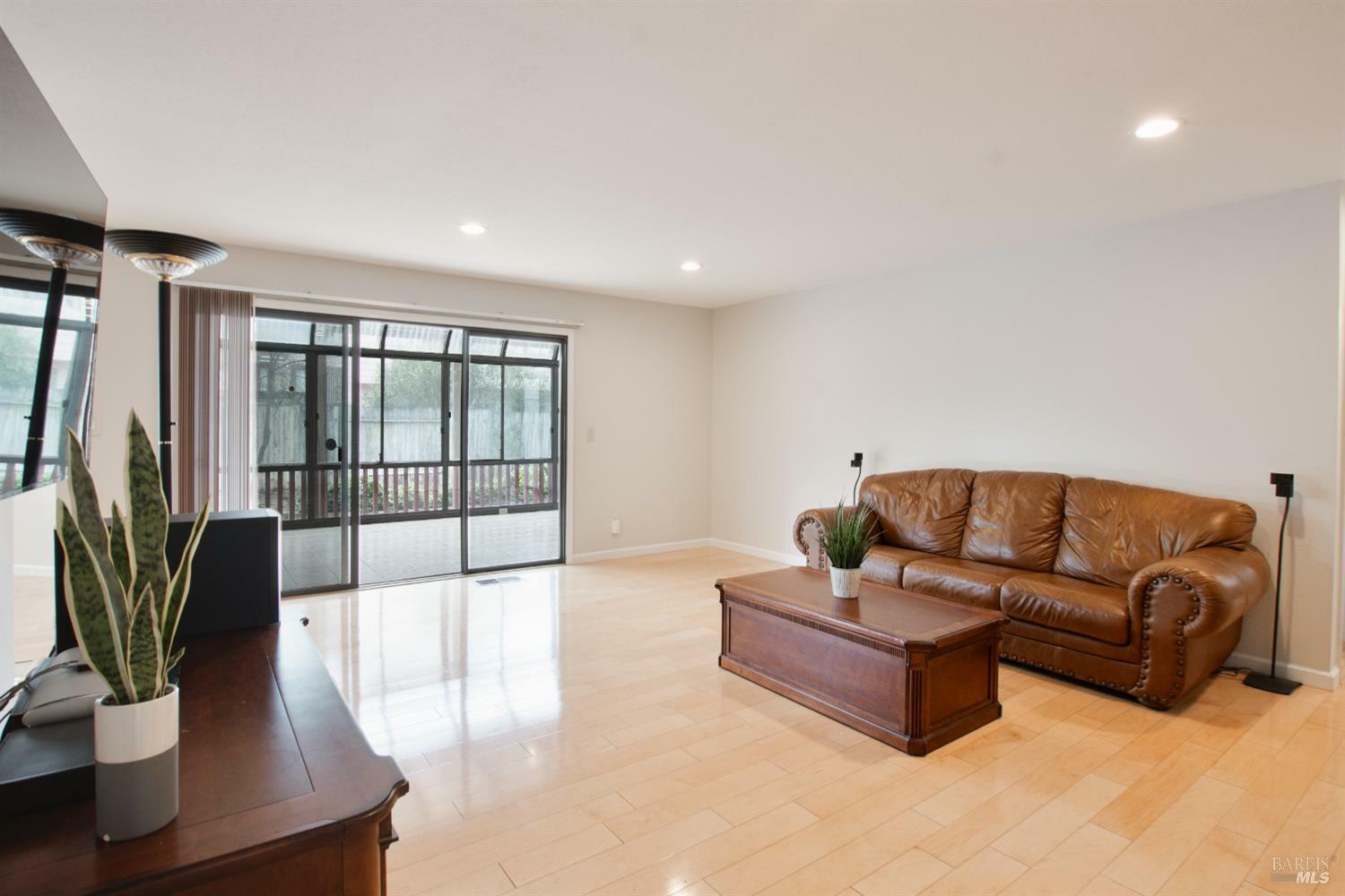 Property Photo: 487 Robles Way CA 94591