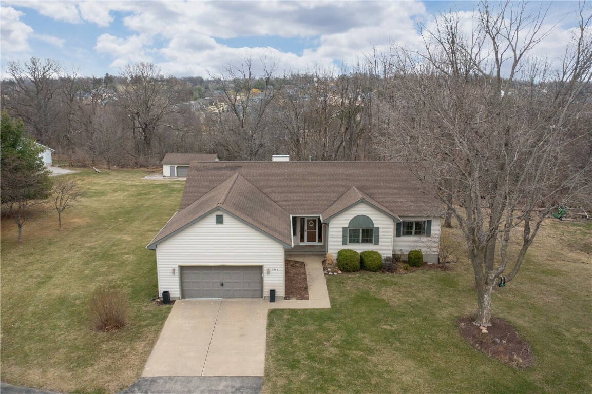 Property Photo: 5000 Hunt Road IA 52411