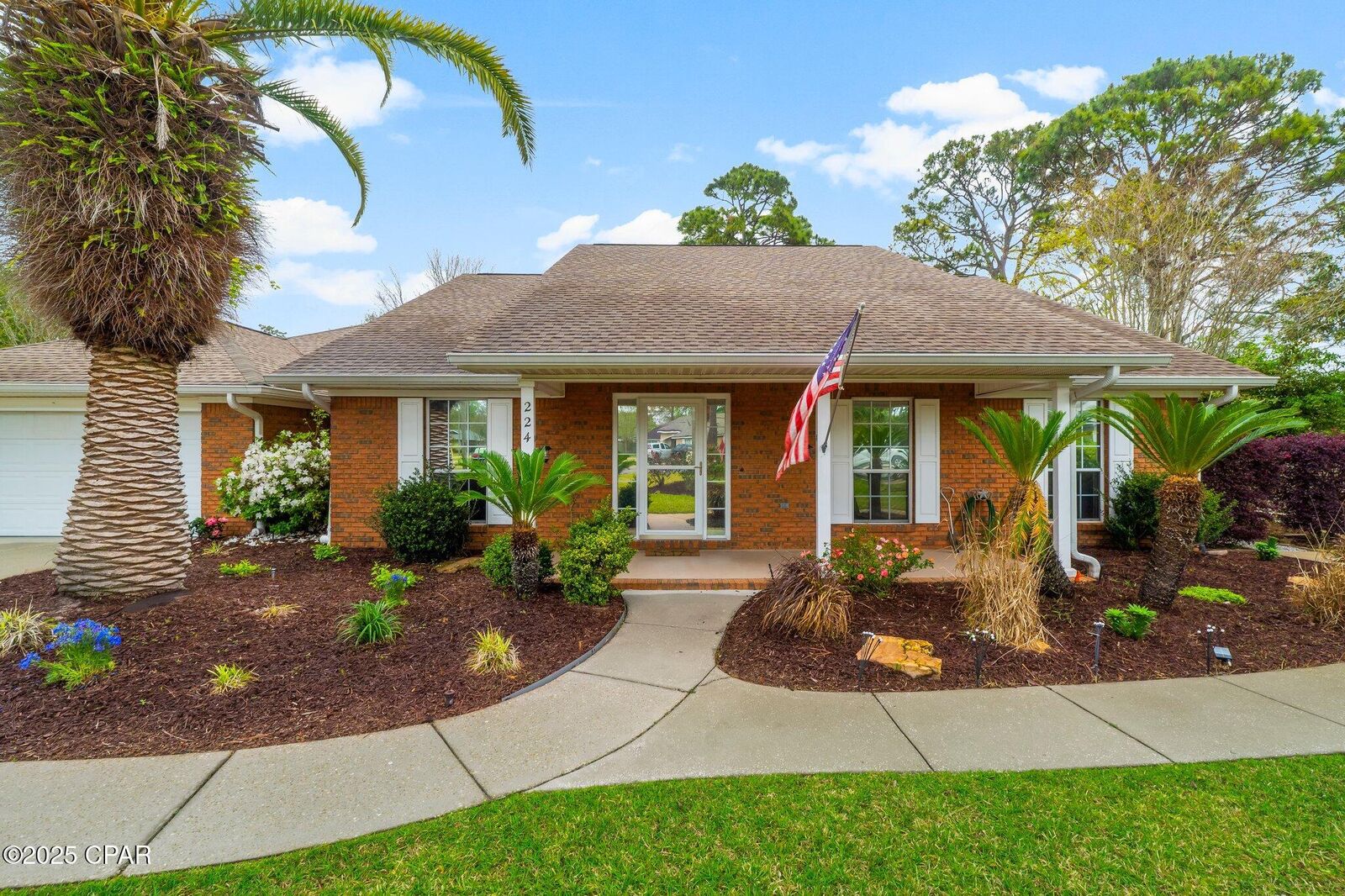 Property Photo: 224 Fairway Circle FL 32407