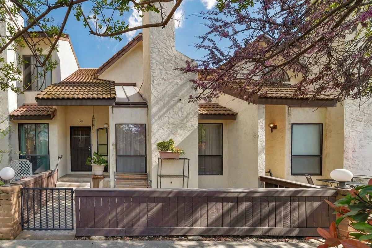 Property Photo:  2890 Huntington Boulevard 108  CA 93721 